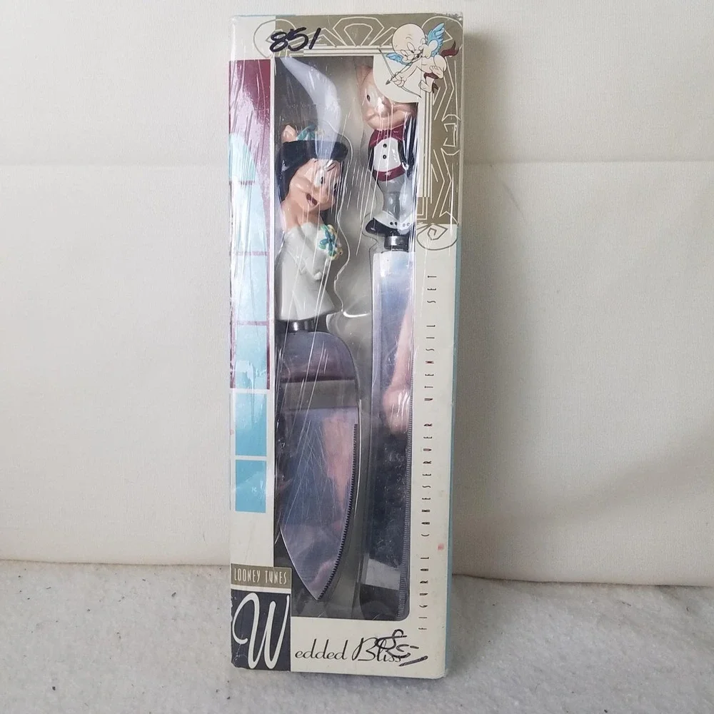 Warner Bros Looney Tunes Cake Server Set White NWOT Wedded anniversary porky pig